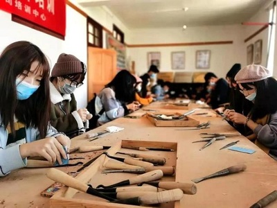 用艺术创意助力脱贫 剑川木雕的发展新路与文化艺术交流